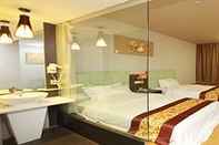 Kamar Tidur Orient Fashion Hotel