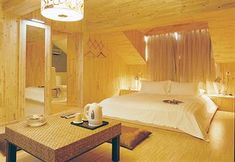 Bedroom 7 Flower Inn West Lake