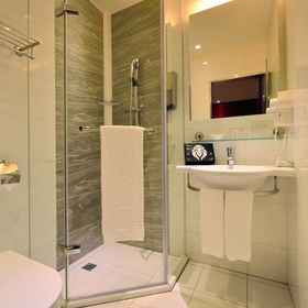 Lion Hotel 1, Hotel Wun-ching Village Office