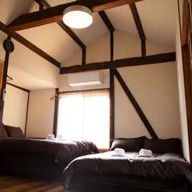 Akiya Nehemiah 1, Hotel Yabu-shi