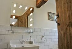 In-room Bathroom 7 Nest Wren Cottage