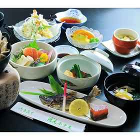 โรงแรมชิโมเบะ ออนเซ็น ยูโมโตะ 1, โรงแรม & ที่พัก ฟูจิกาวะโช