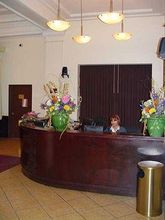 ロビー Latham Hotel