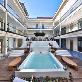 Hotel Exterior 1 Lijiang BoRui designer hotel, Baisha Ancient Town Square Hotels