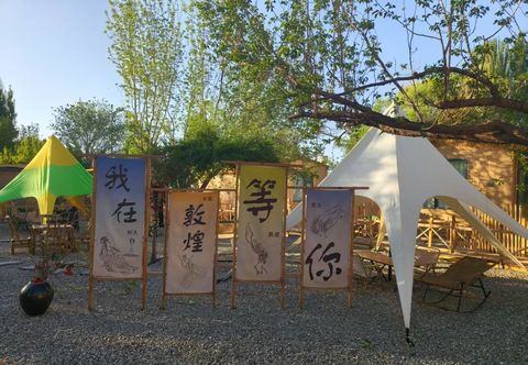 Khác Dunhuang Yuanshe Homestay (Mingsha Mountain and Crescent Moon Spring Scenic Area)