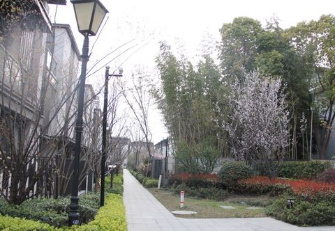 Others Slender West Lake in March Brings Modern Trend Homestay
