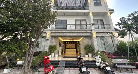 Others 2 Capital O 1194 Bee Hotel