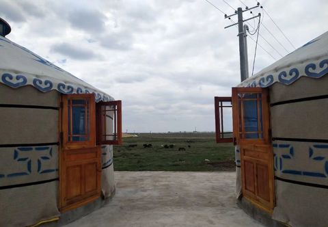 Khác Ulan tuya hosts tribes in the helamuren steppe