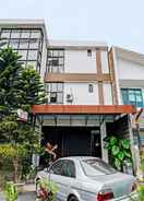 Hotel Exterior Super OYO 92249 Wisma Rina Rini Tegalega Park