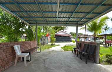 อื่นๆ 2 OYO 93507 Saril Riverside Homestay