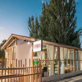 Hotel Exterior1Dunhuang Ruoyue Meisu,敦煌国际饭店-停车场飯店