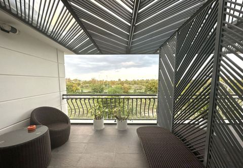 Others Capital O 1194 Bee Hotel