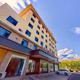 Hotel Exterior1Hotel Friends Flying Sky Realm Social Hotel,阿克塞哈萨克族自治县飯店