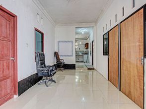 其他 4 SPOT ON 92156 Adinda Kost