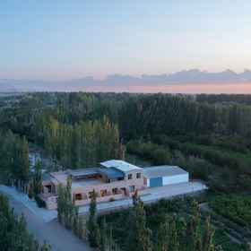 Hotel Exterior1Dunhuang YunCheng Zaiye Homestay,阿克塞哈萨克族自治县飯店