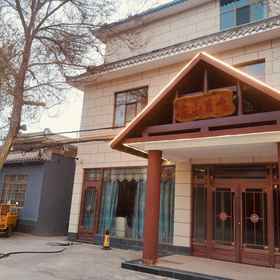 Hotel Exterior1Dunhuang Mingyue Mountain Villa (Mingsha Mountain Crescent Spring Store),敦煌国际饭店-停车场飯店