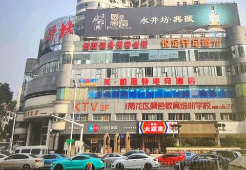 อื่นๆ May Best E-sports Hotel (Helong Branch, Wuyi Square)