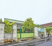 Lainnya 3 OYO Life 92043 Kost Barokah Syariah Madiun