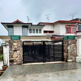 Hotel Exterior 1 Comfort • Gather | Near CIQ | 5B3B, Crystal Crown Hotel Hotels