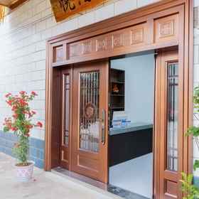 Hotel Exterior1YUE BO,敦煌国际饭店-停车场飯店