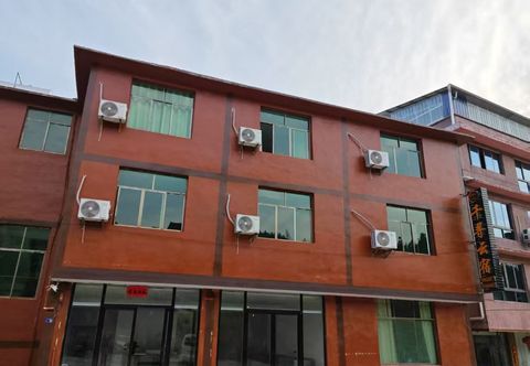 Others Qianxun Yunsu Homestay (Qianhu Miao Village West Gate Tourist Service Center)