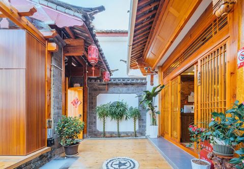 기타 Midnight encounter with a Chinese courtyard (Lijiang Old Town Store)
