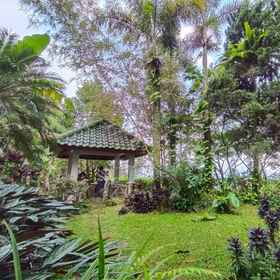 Hotel Exterior 1 Villa Crystal Puncak Resort by GroRental, Apotek Mariwati Hotels