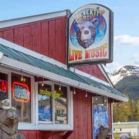 Hotel Exterior 1 Cozy condo with great downtown location near biking, shopping, dining, โรงแรม & ที่พัก Alyeska Ski Resort