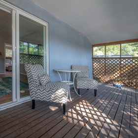 Hotel Interior/Public Areas 1 Deck, Grill Access and Convenient Amenities - Charming Escape, 피넬라스 카운티 호텔