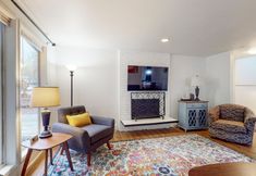 Others 6 Split-level home with 2 fireplaces & backyard - near downtown & Lake Whatcom