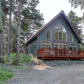Hotel Exterior 1 Hanging Glacier Chalet, โรงแรม & ที่พัก Alyeska Ski Resort