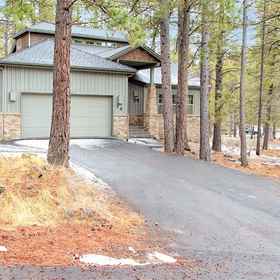 Hotel Exterior 1 Luxury, 5-Master Bedroom Home, A/C, Outdoor Living - Red Fir 14, Hotel Lava Lands Visitor Center
