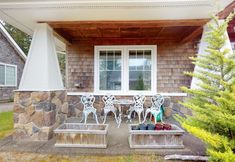 Others 2 Rockaway Charm