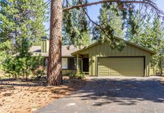 Others 3 Cozy Fireplace, Private Hot Tub and Gas BBQ - Spacious Retreat