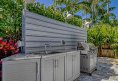 อื่นๆ 3 Wilton Manors designer delight with private pool, outdoor kitchen & Florida room