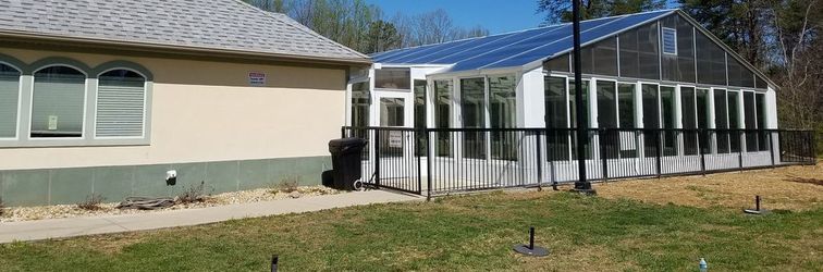 Others Spacious Condo with Balcony and Resort Amenities - Stunning Mountain View