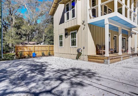 Others 5422 Leonard Street