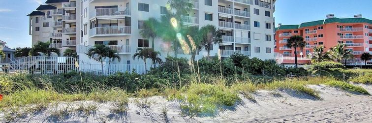 Lain-lain Beachfront condo with Gulf Coast views, balcony, W/D, heated pool & grills