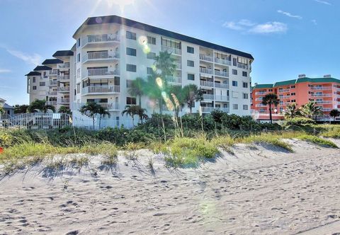 Lain-lain Beachfront condo with Gulf Coast views, balcony, W/D, heated pool & grills