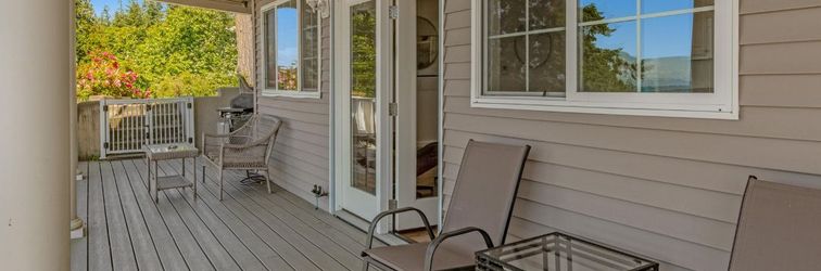 其他 Luxurious dog-friendly water-view home with private beach access & hot tub