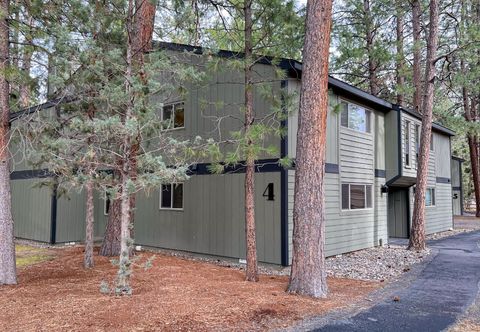 Others Delightful escape near downtown with shared pool/hot tub, rec room, & large deck