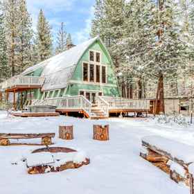 Hotel Exterior 1 Lovely home by waterfalls with firepit, hot tub & washer/dryer - dog-friendly, Deschutes County Hotels