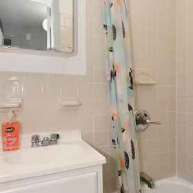 Others1Gleaming Hardwood Floors and Elegant Granite Kitchen - Stylish Haven,82nd Street–Jackson Heights飯店