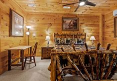 기타 6 Cozy Escape with Hot Tub and Game Room - Charming Getaway