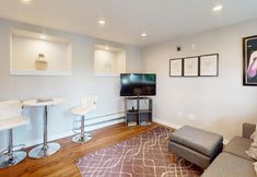 Others 7 Renovated Queen Anne Escape | Smart TV, Parking, Patio & Walkable Locale