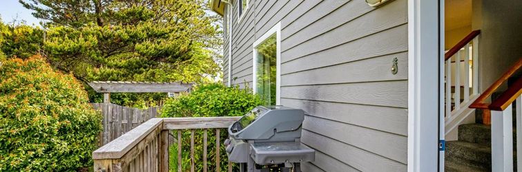 Others Dog-Friendly Bayfront Beauty w/ a Private Hot Tub, Free WiFi, & Washer/Dryer