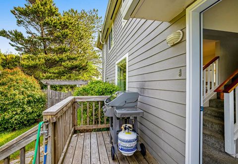 Others Dog-Friendly Bayfront Beauty w/ a Private Hot Tub, Free WiFi, & Washer/Dryer