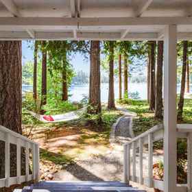 Hotel Interior/Public Areas1Luxe lakeside cottage with furnished porch, 2 docks, firepit & deck,TPC at Snoqualmie Ridge飯店