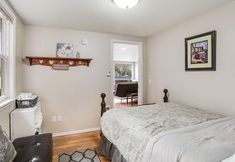 其他 7 Secluded, lakefront getaway with deck - near sights & attractions