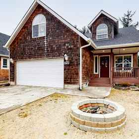 Hotel Exterior1Creekside Home 5 Blocks from the Beach w/ Fireplace, Deck, Firepit, Fast WiFi,Nehalem H Street Dock飯店